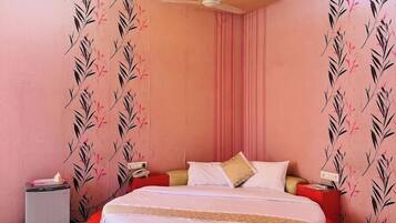 Superior Room | Desk, free WiFi, bed sheets