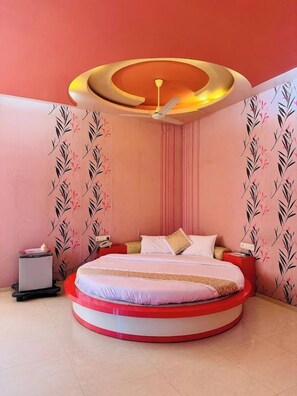 高级房 | 办公桌、免费 WiFi、床单