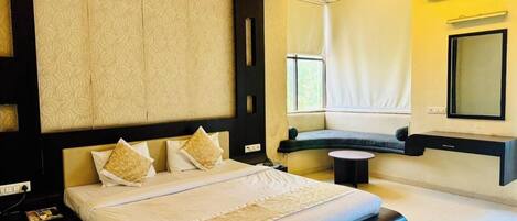 Desk, free WiFi, bed sheets