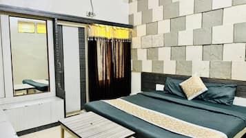 Desk, free WiFi, bed sheets