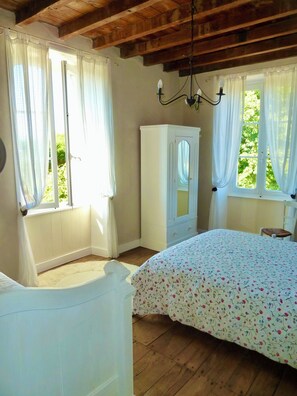 2 bedrooms, WiFi, bed sheets