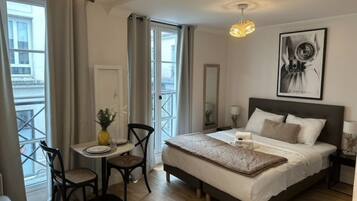 Apartment | 1 bedroom, laptop workspace, iron/ironing board, bed sheets