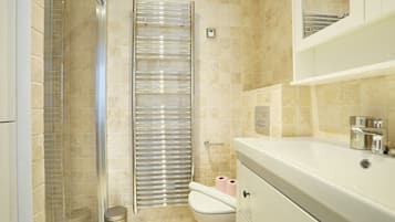 Apartment | Bathroom | Hair dryer, soap, shampoo