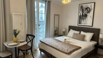 Apartment | Laptopgeeigneter Arbeitsplatz, Bügeleisen/Bügelbrett, Bettwäsche