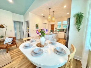 Dining - The Royal Cypress Suite, Near UF, Shands, Downtown (Gainesville)