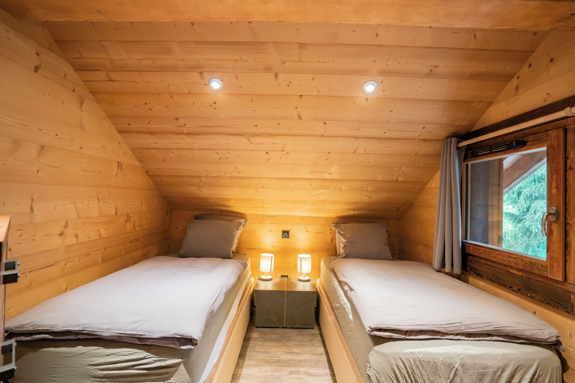 4 slaapkamers, reisbedje, wifi, beddengoed