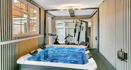 Aspen Close â 4-Bedroom Retreat with Spa, Sauna & Gym in Aylesbury