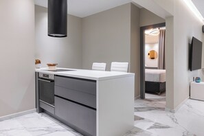 Apartment, 2 Bedrooms, Balcony, City View | Private kitchen