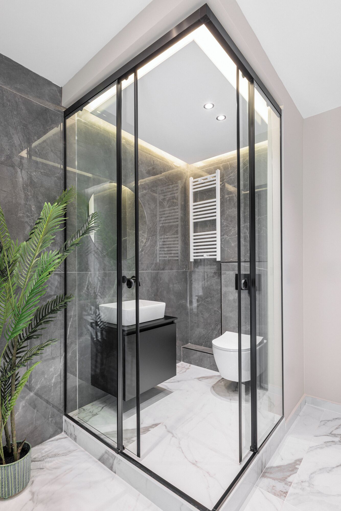 Apartment, 2 Bedrooms, Balcony, City View | Bathroom | Shower