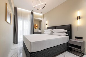 شقة - غرفتا نوم - بشرفة - منظر للمدينة | ستائر تعتيم ومكواة/لوح كي وواي فاي مجانًا