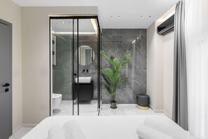 Apartment, 2 Bedrooms, Balcony, City View | Blackout drapes, iron/ironing board, free WiFi