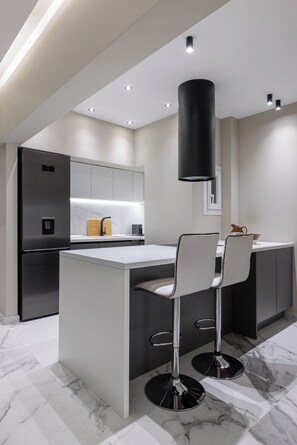 Apartament, 2 dormitoris, balcó, vistes a la ciutat | Cortines opaques, planxa i posts de planxar i wifi gratuïta