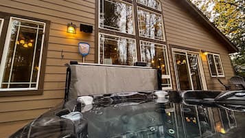 Bañera de hidromasaje al aire libre