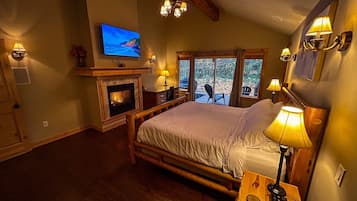 5 bedrooms, desk, iron/ironing board, travel cot