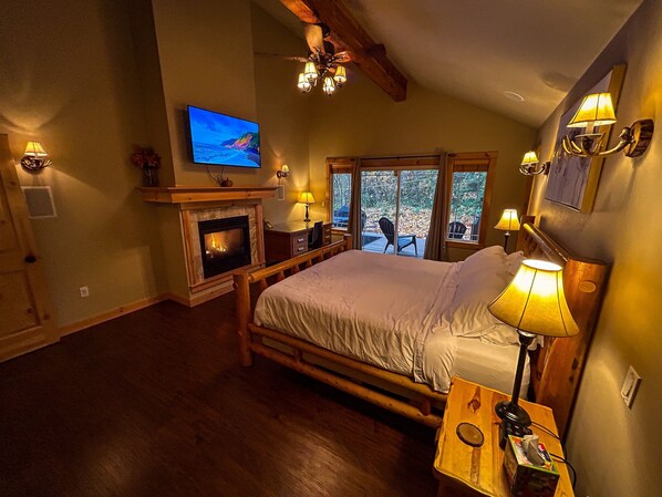 5 bedrooms, desk, iron/ironing board, travel cot