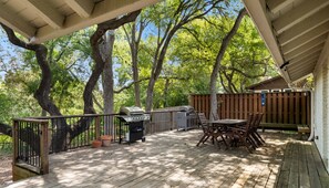 Outdoor dining - June Dr xxxxxxxxxxxx (Austin)