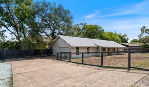 Exterior - June Dr xxxxxxxxxxxx (Austin)