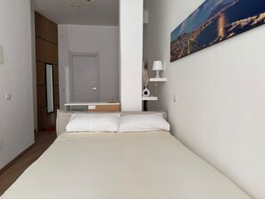 1 bedroom, iron/ironing board, travel cot, free WiFi
