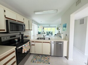 Fridge, microwave, oven, stovetop - Peaceful Marco Island 2BR/2BA Condo (Marco Island)