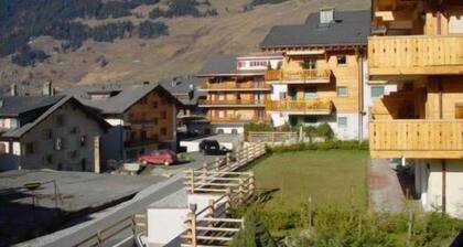 2 Bedroom apartement *** - 1st floor – close to the Place Central, shops and bus stops – big sunny b