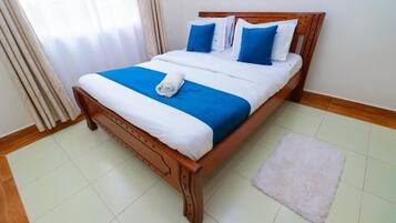 2 habitaciones, escritorio, tabla de planchar con plancha y wifi gratis