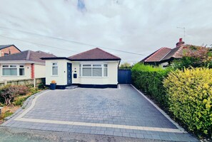 Exterior - Luxurious Home in Chester, a Beautiful Sanctuary (Upton)