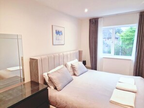 2 bedrooms, iron/ironing board, Internet, bed sheets