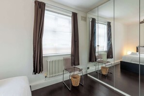 1 多间卧室、熨斗/熨衣板、上网接入、床单