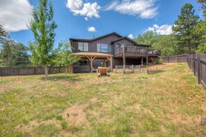 Exterior - Village Green Mountain Getaway - Best Amenities (Estes Park)