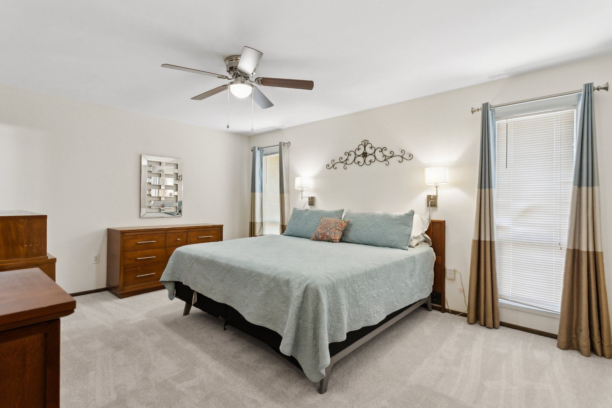 2 bedrooms, desk, iron/ironing board, travel crib