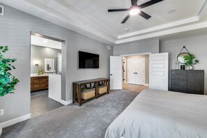 5 bedrooms, desk, iron/ironing board, travel cot