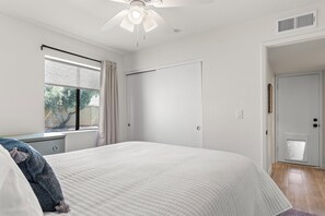 3 bedrooms, desk, iron/ironing board, travel cot
