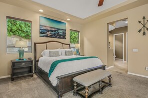4 bedrooms, iron/ironing board, travel cot, free WiFi - Desert Haven: Pool, SPA, Mini-Golf, and More (Indio)