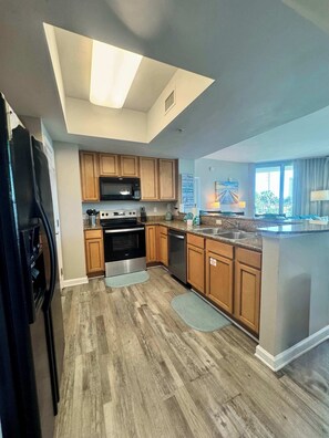 Fridge, microwave, oven, stovetop - A Dose of Vitamin Sea (Destin)