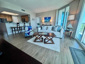 TV, offices - An Emerald Coast Escape (Destin)