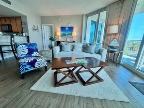 TV, offices - An Emerald Coast Escape (Destin)