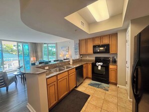 Fridge, microwave, oven, stovetop - A Wave From it All (Destin)