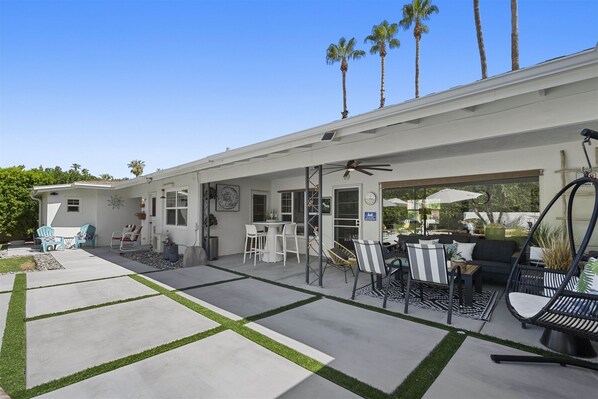 屋外ダイニングエリア