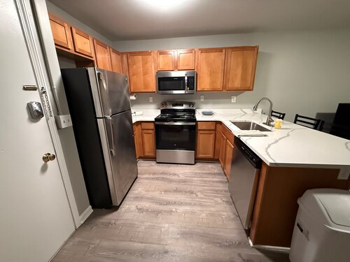 * NEW * 4BR Retreat | Heart of Campus w/ Parking