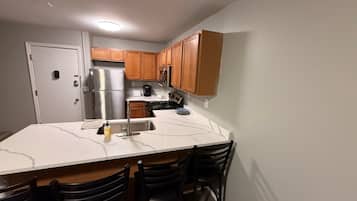 Frigorífic, microones, forn i placa de cuina