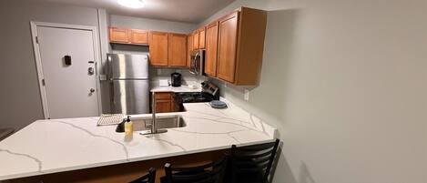 Refrigerador, microondas, horno, placa de cocina