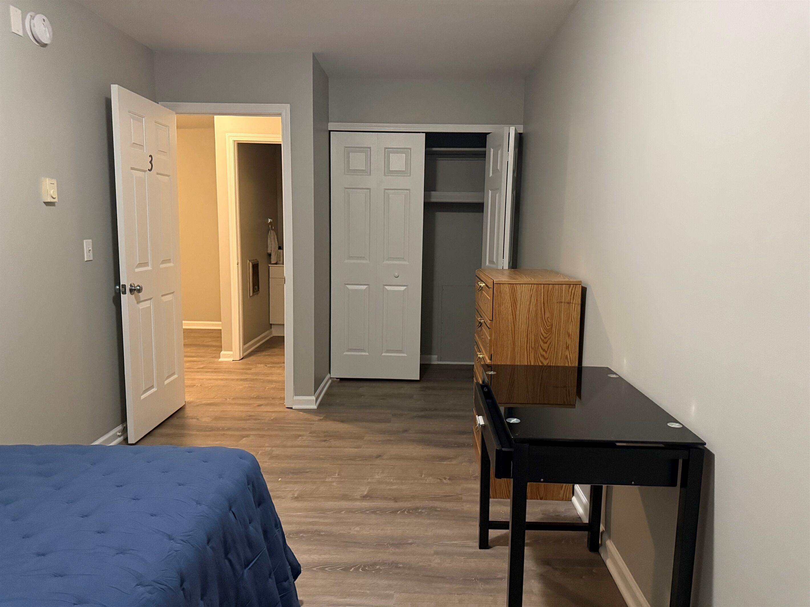 4 soverom, skrivebord, wi-fi (inkludert) og sengetøy