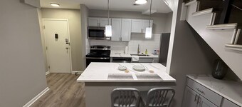 * NEW * 1BR Retreat | Heart of Campus w/ Parking