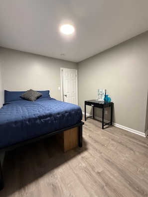 1 habitación, escritorio, tabla de planchar con plancha y wifi gratis