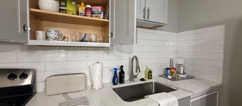 * NEW * 1BR Retreat | Heart of Campus w/ Parking