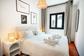 Iron/ironing board, free WiFi, bed sheets