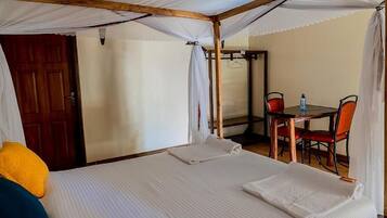 Deluxe Cottage, Balcony, Garden View | Free WiFi, bed sheets