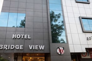Front of property - Hotel Bridge View (Kanpur)