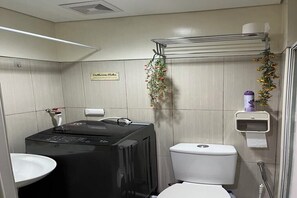 Dusche, Handtücher, Toilettenpapier