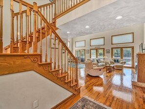 Interior - 4 Bedrooms, 4½ Bathrooms, Sleeps 8! Come Visit 'Carter Cook Retreat'! (Huddleston)